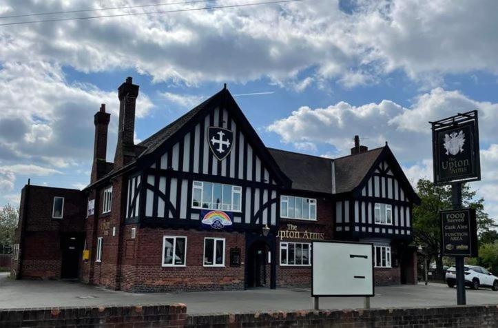 Upton Arms Hotel Pontefract Exterior photo